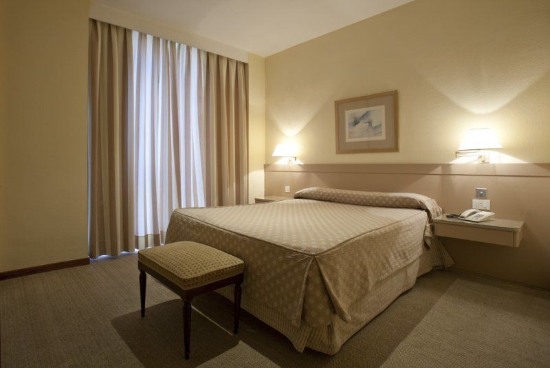 Espahotel Plaza Basilica Madrid Exterior foto